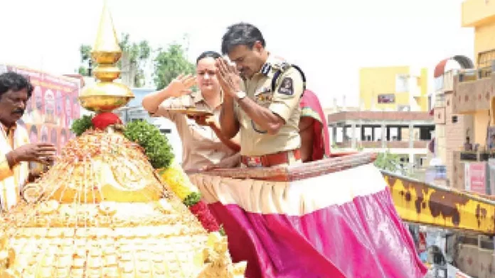 Hyderabad police chief attends Bonalu festival, promises full security