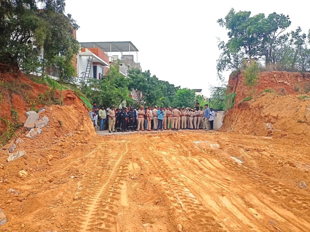 HYDRAA Cracks Down on Illegal Wall Blocking Commute of 25,000 in Hyderabad, 49 Encroachment Complaints Raised