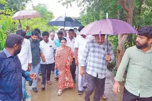 Jhansi Reddy visits area during heavy rain