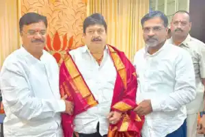 Khammam leaders meet BJP chief