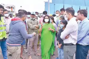 Mayor reviews development projects