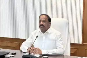 Minister Tummala examines handloom programs