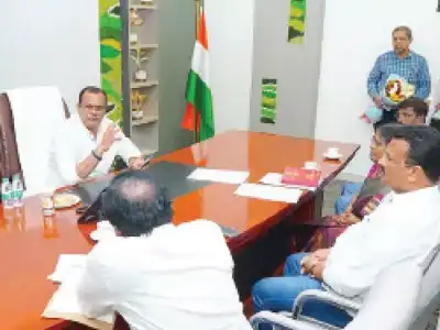 Minister urges officials to speed up R&B projects