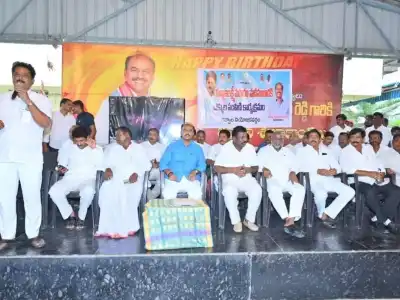 MLA Bandla Krishna Mohan Gives Cheques to 678 People in Gadwal