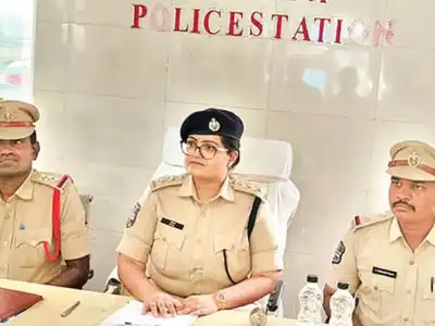 Police in Utnoor find fake certificate scammers