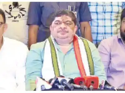 Ponnam offers JH seat to local candidate