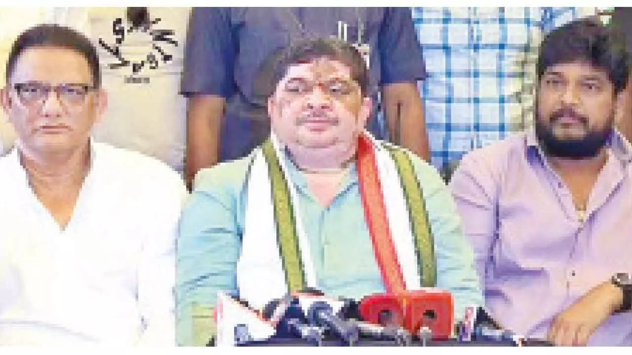 Ponnam offers JH seat to local candidate