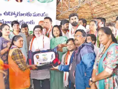 Ponnam opens medical camp for GHMC workers