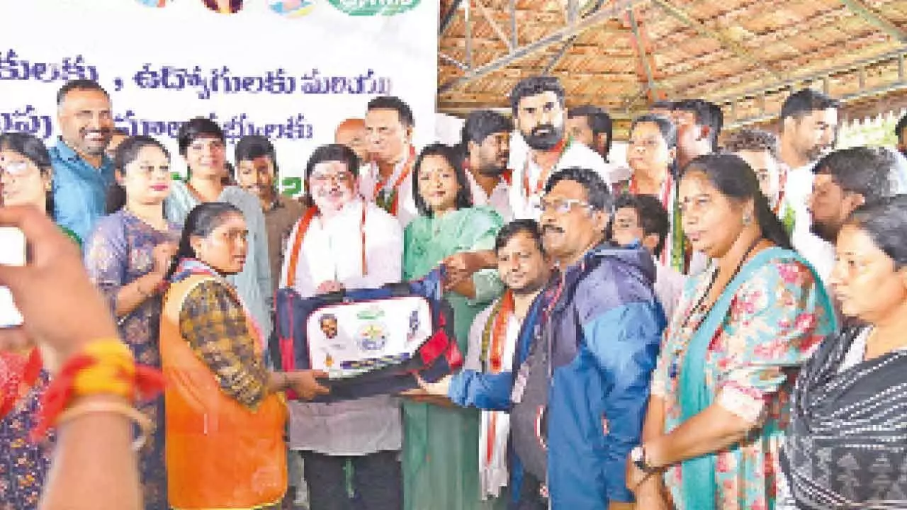 Ponnam opens medical camp for GHMC workers