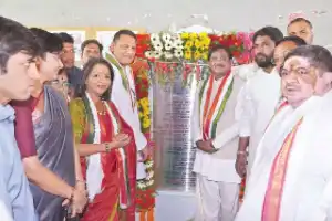Ponnam starts development projects in Jubilee Hills