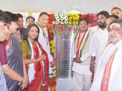 Ponnam starts development projects in Jubilee Hills