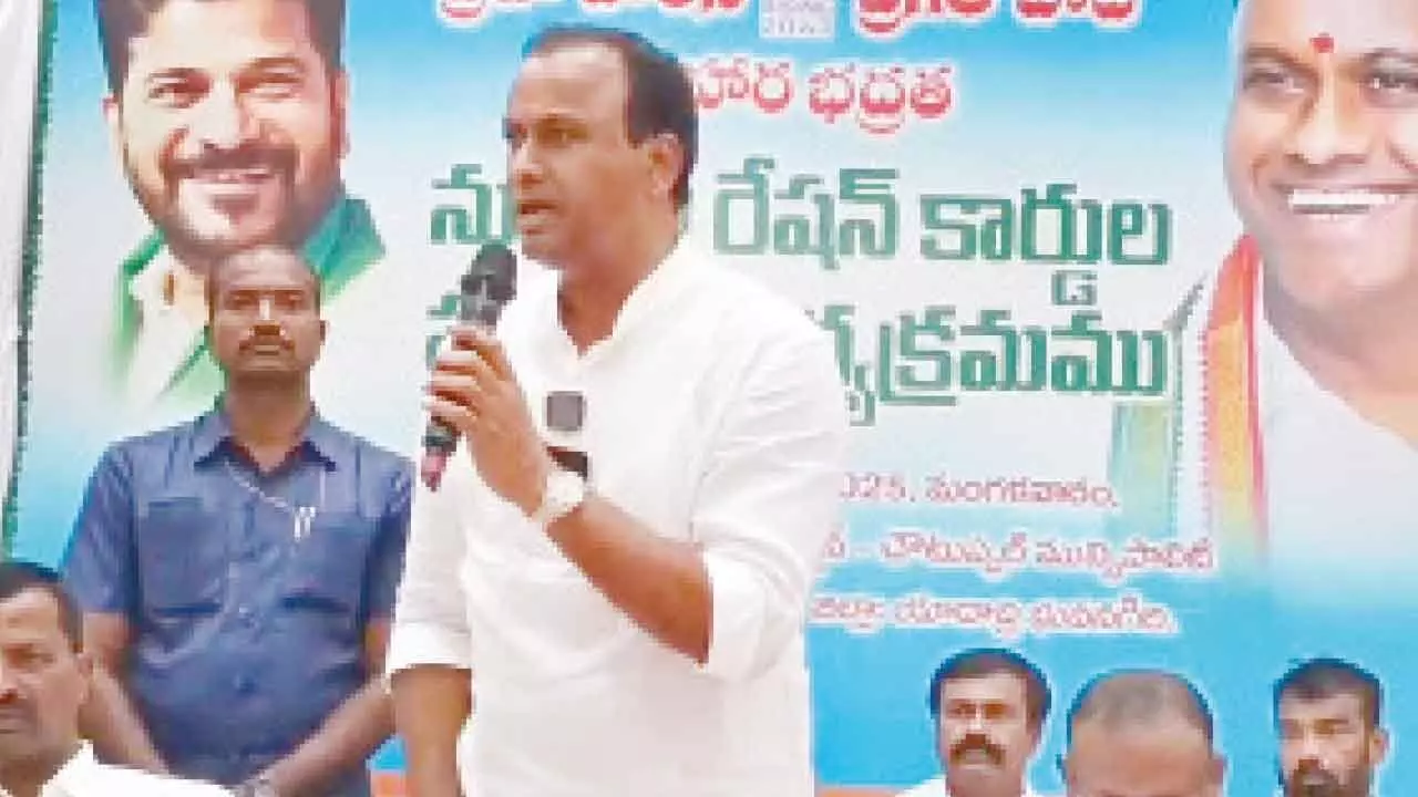 Rajgopal Reddy hands out ration cards