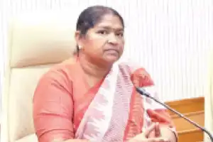 Self-help groups earn Rs 1 crore per month from RTC bus rentals Seethakka
