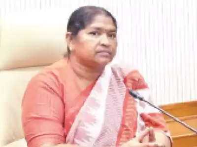 Self-help groups earn Rs 1 crore per month from RTC bus rentals Seethakka