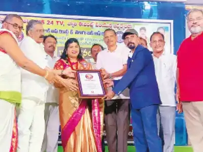 Singer Pujari Jyothi breaks music record