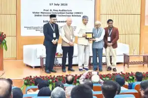 SKLTGHU wins Best University Award for using open-source GIS in teaching