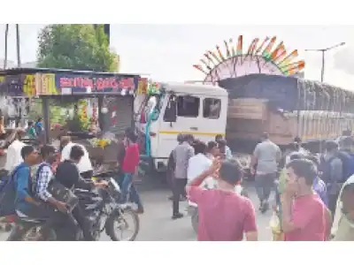 Speeding truck causes chaos in Choutuppal