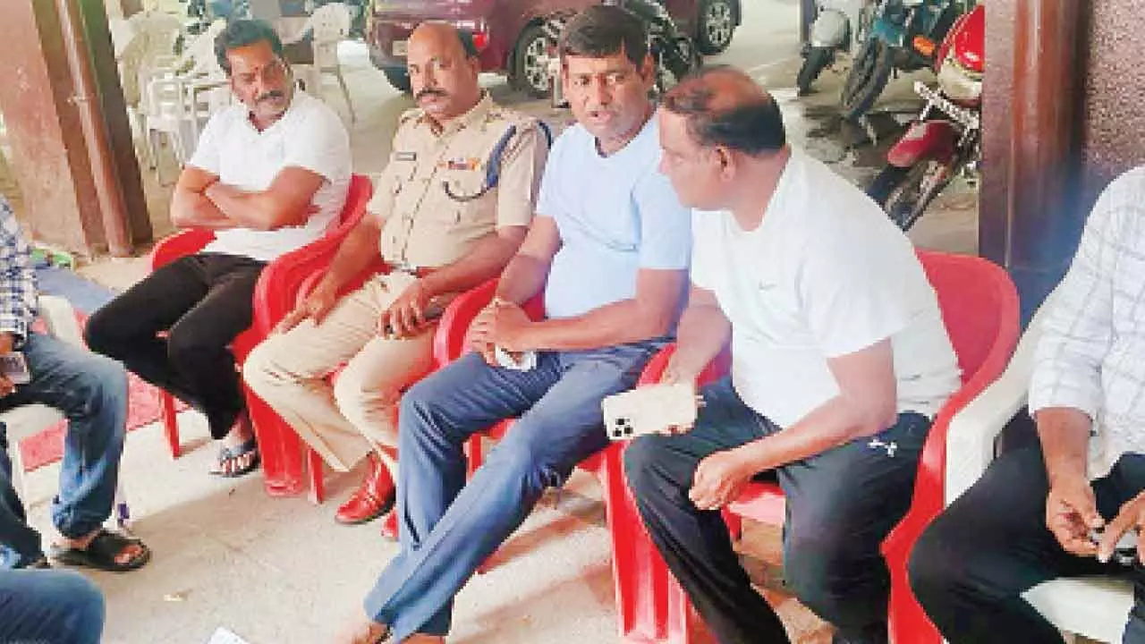 Srikanth Reddy visits grieving families