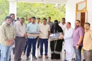 Top EAPCET students receive free laptops from JPNCE