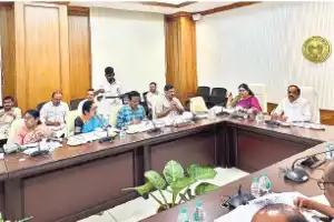 Tummala urges officials to speed up textile orders