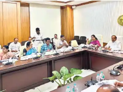 Tummala urges officials to speed up textile orders