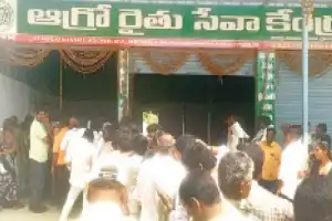 Urea shortage signs cause panic among district farmers