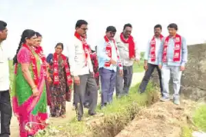 Weak Godavari embankment endangers locals
