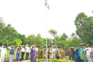 120 zoo staff members honored on Independence Day