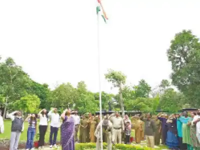 120 zoo staff members honored on Independence Day