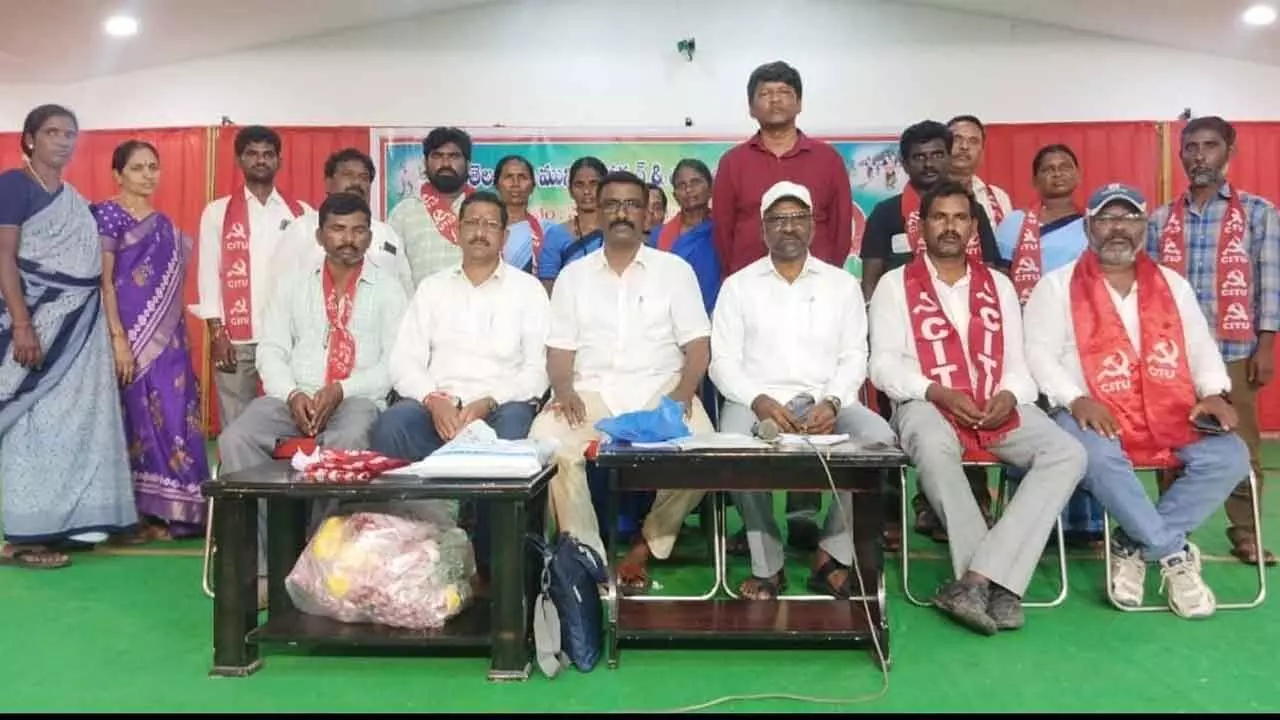 22 People Elected to Committee at Municipal Workers' Union Meeting