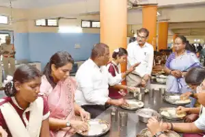 Alugunur School receives steel utensils