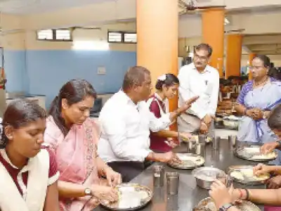 Alugunur School receives steel utensils