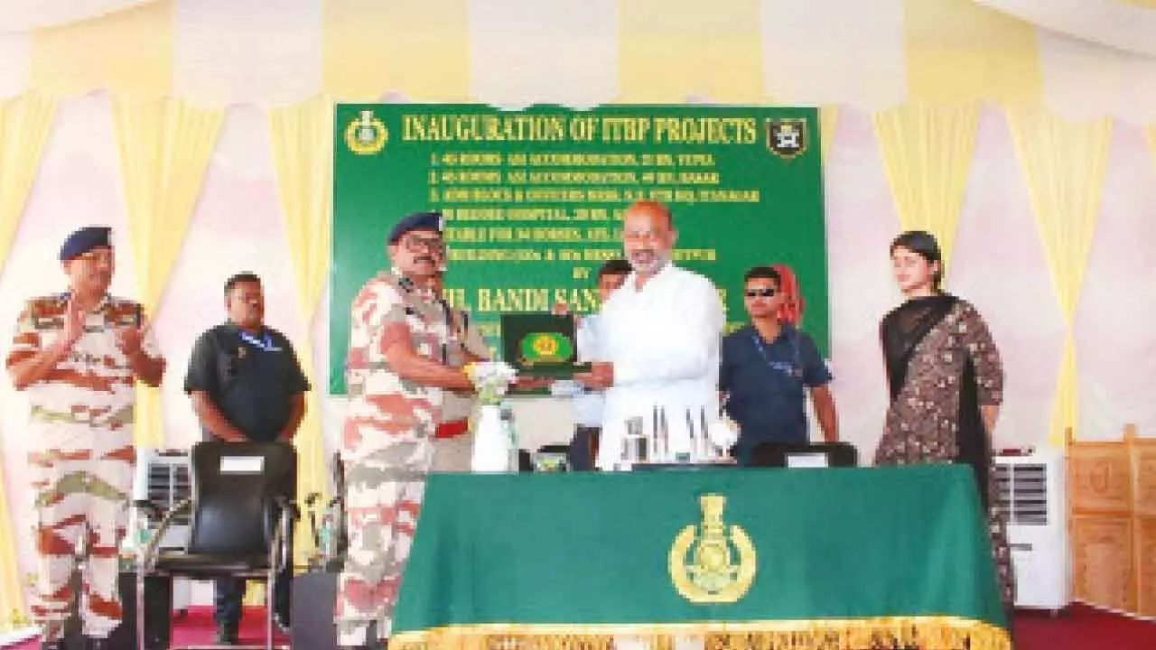 Ausaf Sayeed discusses journalism in the Muslim community with Mir Ayoob Ali Khan and Aziz Ahmed