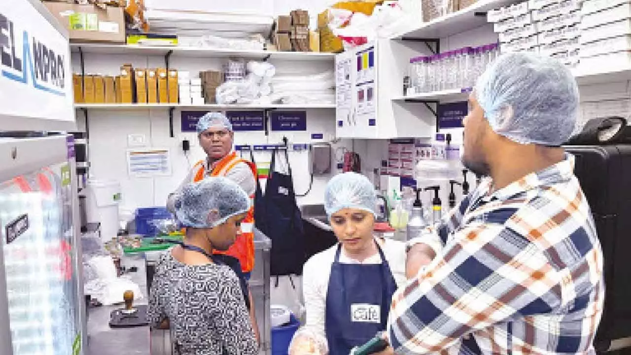 Authorities inspect city e-commerce warehouses and find many violations