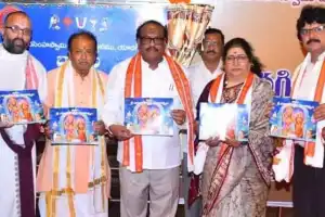 Bommalala Sri Yadagirikshetra Mahatyam Book Launched at Yadadri Ceremony