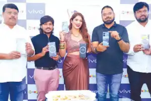 Cellbay introduces vivo V60 with ZEISS lenses in Hyderabad