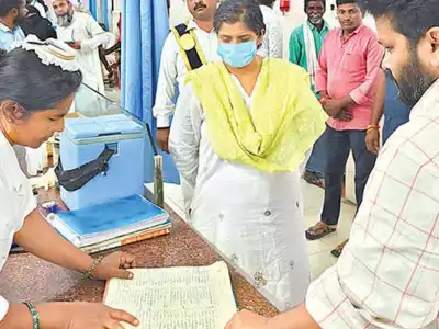 Collector visits government hospital