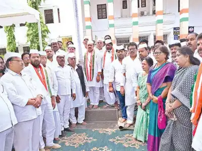 Congress leaders honor freedom fighters on Quit India movement anniversary