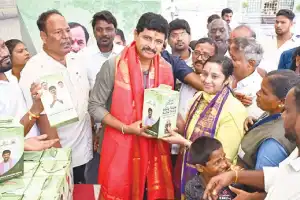 Eco-friendly Ganeshas given to devotees