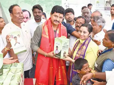 Eco-friendly Ganeshas given to devotees