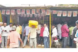 Farmers in RR upset about urea shortage during busy season