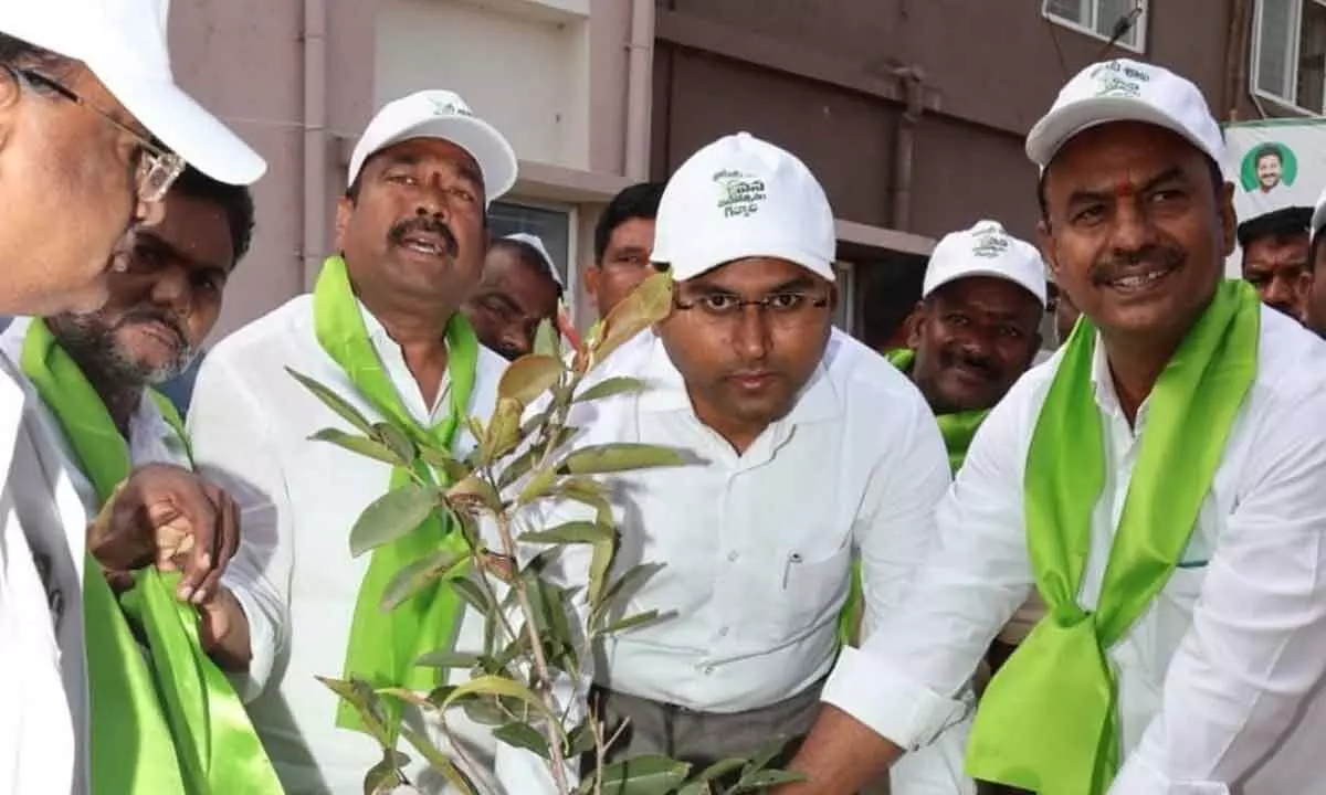Gadwal Medical College Hosts Tree Planting to Show Green Commitment