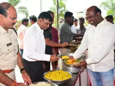 Gadwal Police Chief Holds Annadanam Event