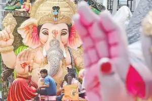 Ganesh Chaturthi shopping creates busy markets