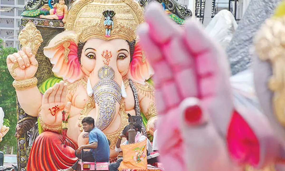 Ganesh Chaturthi shopping creates busy markets