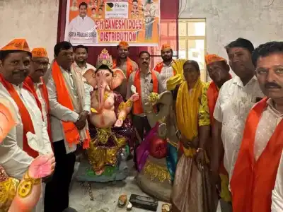Ganesh idols given for free at Barkatpura