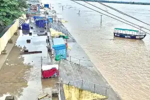 Godavari floods submerge Kalyana Katta and bathing areas