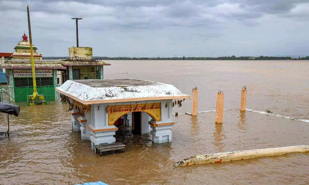 Godavari River overflows at Bhadrachalam, reaches 50.8 feet, second alert issued