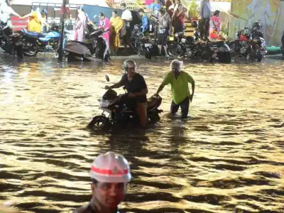 Heavy rain disrupts daily life in Hyderabad
