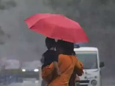 Heavy rain hits Hyderabad and nearby districts